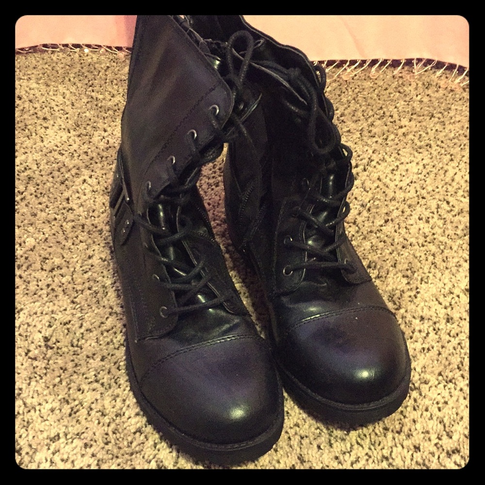 Black combat boot